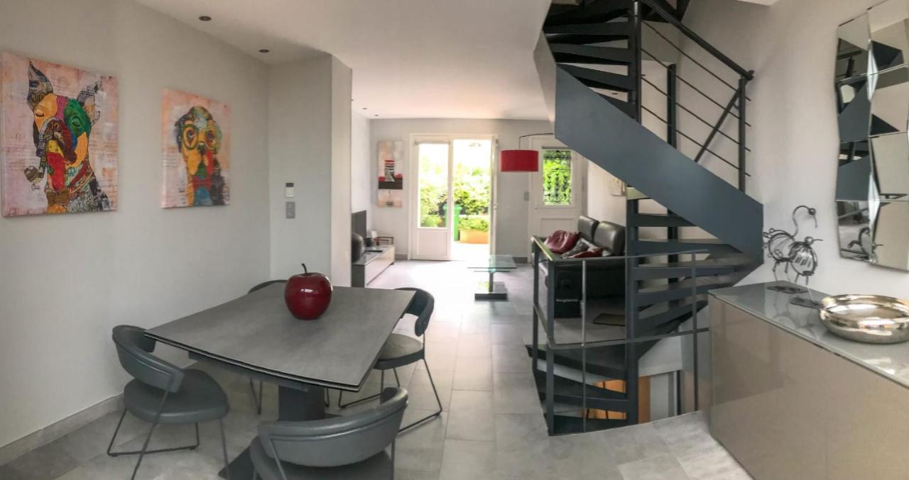 פריז Charming Townhouse With Garden In The City Of Love מראה חיצוני תמונה