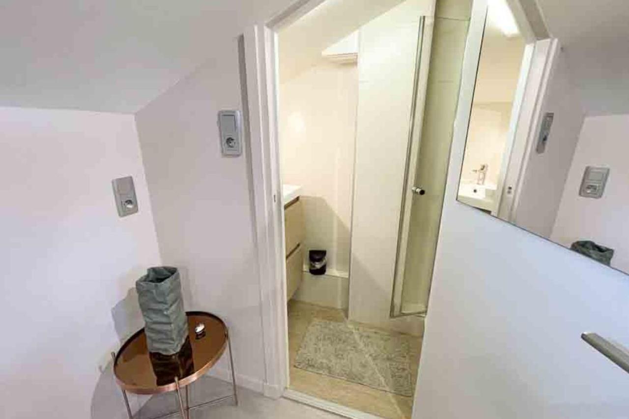 פריז Charming Townhouse With Garden In The City Of Love מראה חיצוני תמונה